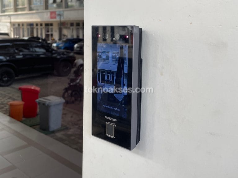 access door fingerprint dan wajah