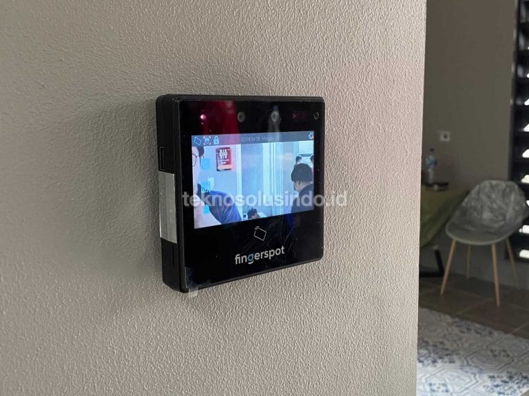 Access Door Face Recogniton Vida W2411M