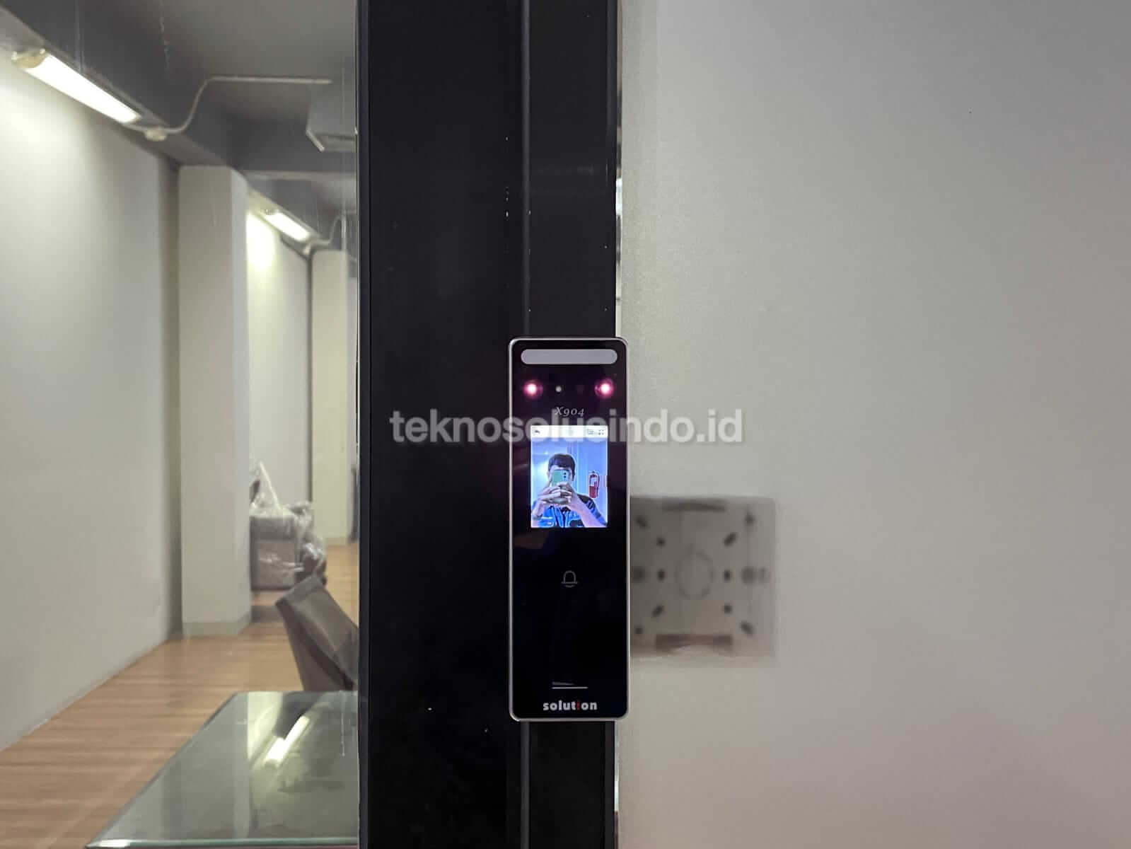Home 11 Access Door Solution X904
