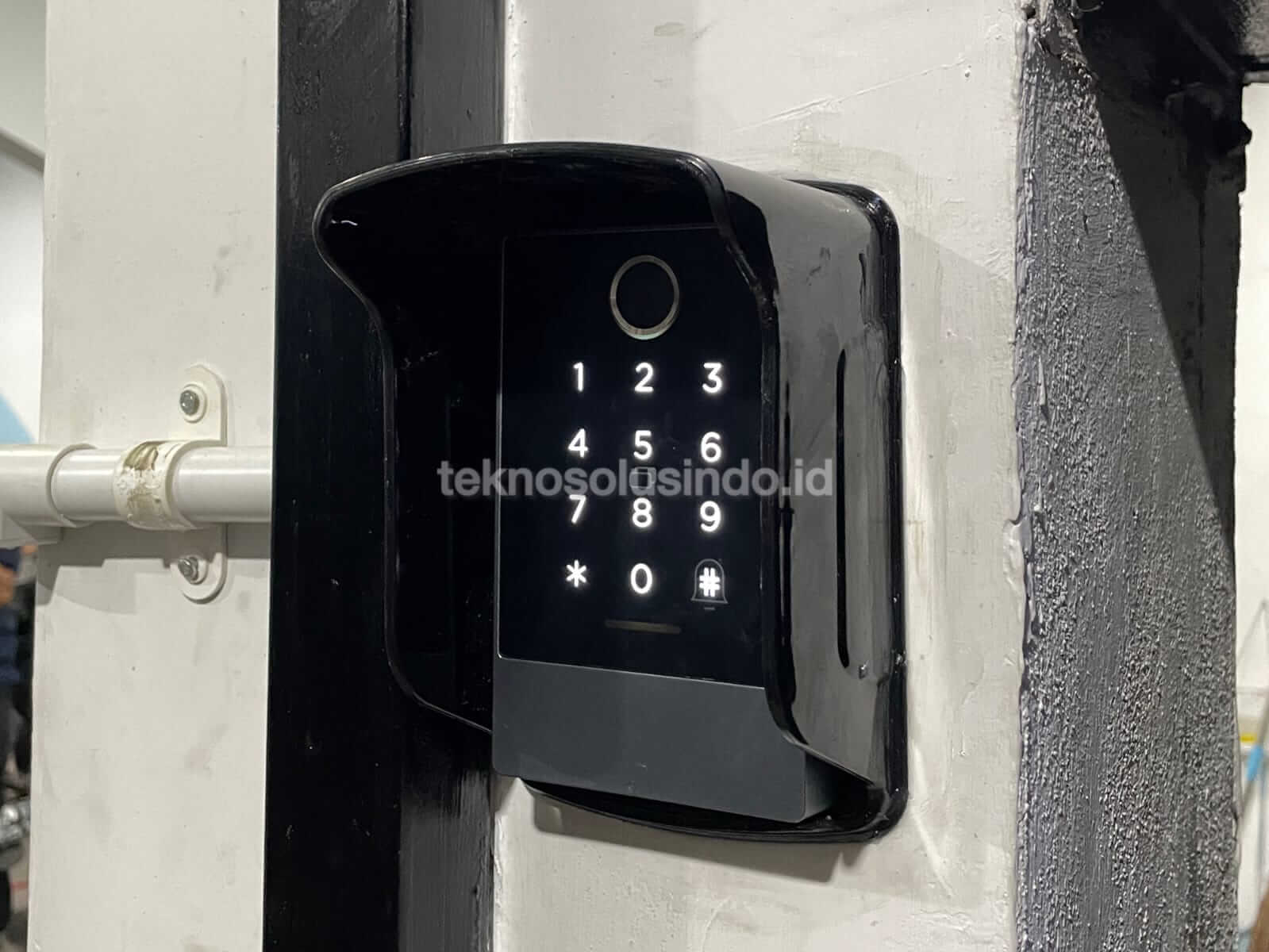 Home 8 Access Door with App Mobile
