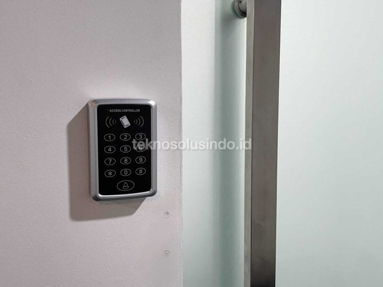 Standalone Access Door PIN & Card